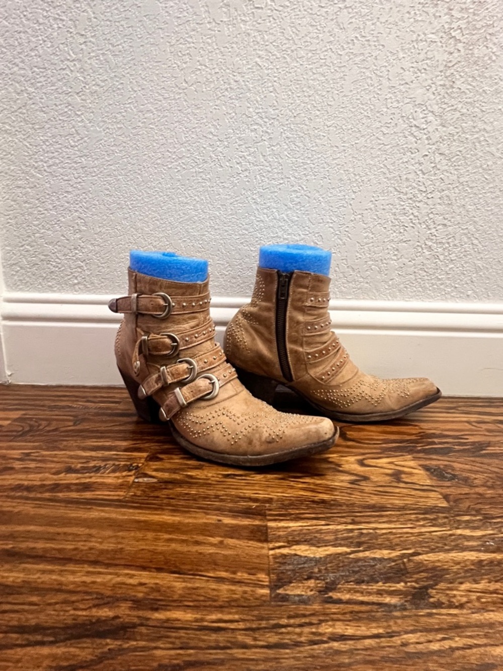 Old Gringo Roxy BL1594-7 Tan Suede Buckle Studded Ankle Boots
